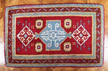 Ručně vázaná předložka / kobereček Čechy Ručně vázaná předložka / kobereček Čechy